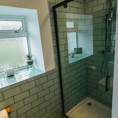 The Little By Truabode Lets & Short Lets Newquay - Parking, Wifi & Pet Friendly Holiday home