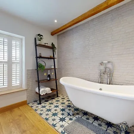 The Little By Truabode Lets & Short Lets Newquay - Parking, Wifi & Pet Friendly Brauneberg