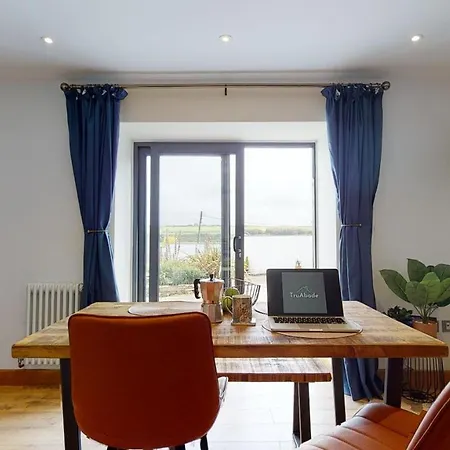 The Little By Truabode Lets & Short Lets Newquay - Parking, Wifi & Pet Friendly Holiday home Brauneberg