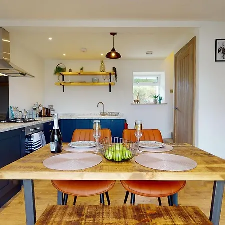 The Little By Truabode Lets & Short Lets Newquay - Parking, Wifi & Pet Friendly * Brauneberg