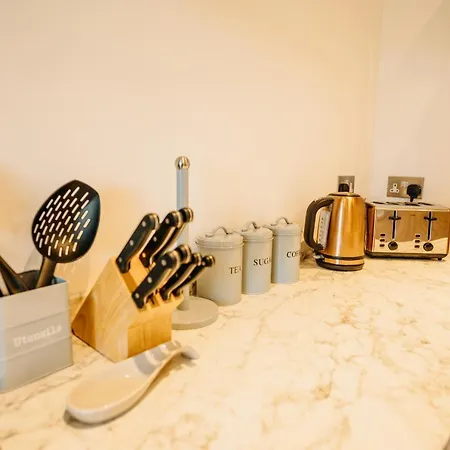 The Little By Truabode Lets & Short Lets Newquay - Parking, Wifi & Pet Friendly Holiday home Brauneberg