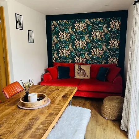 The Little By Truabode Lets & Short Lets Newquay - Parking, Wifi & Pet Friendly Holiday home Brauneberg