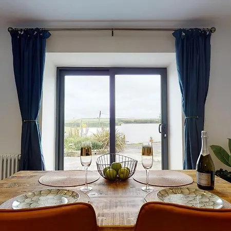 The Little By Truabode Lets & Short Lets Newquay - Parking, Wifi & Pet Friendly